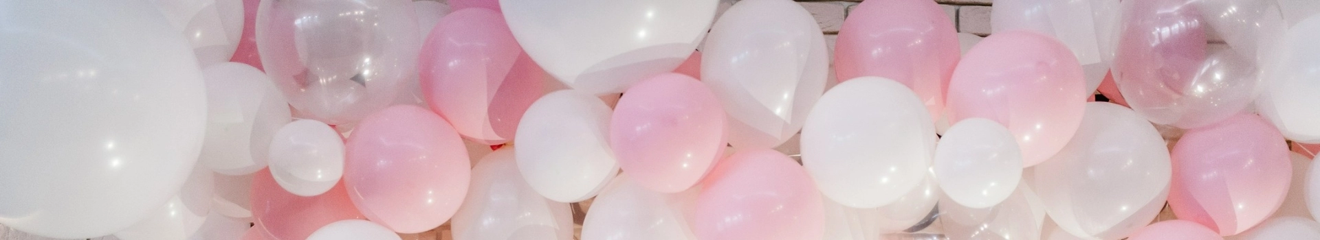balony białe i różowe